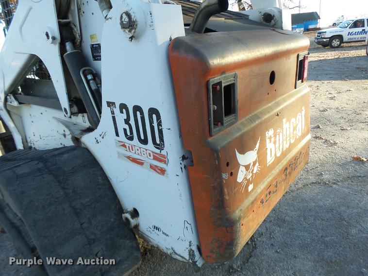 image for item DB5904 2005 Bobcat T300 skid steer