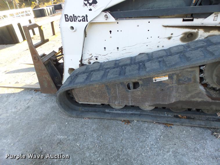 image for item DB5904 2005 Bobcat T300 skid steer
