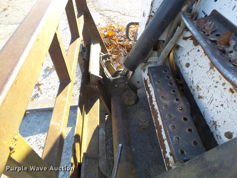 image for item DB5904 2005 Bobcat T300 skid steer