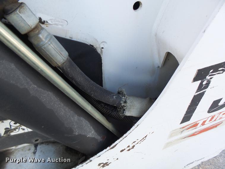 image for item DB5904 2005 Bobcat T300 skid steer