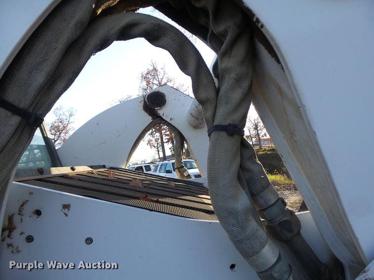 image for item DB5904 2005 Bobcat T300 skid steer