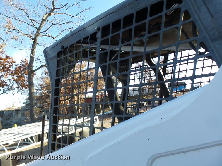 image for item DB5904 2005 Bobcat T300 skid steer