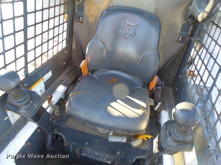 image for item DB5904 2005 Bobcat T300 skid steer