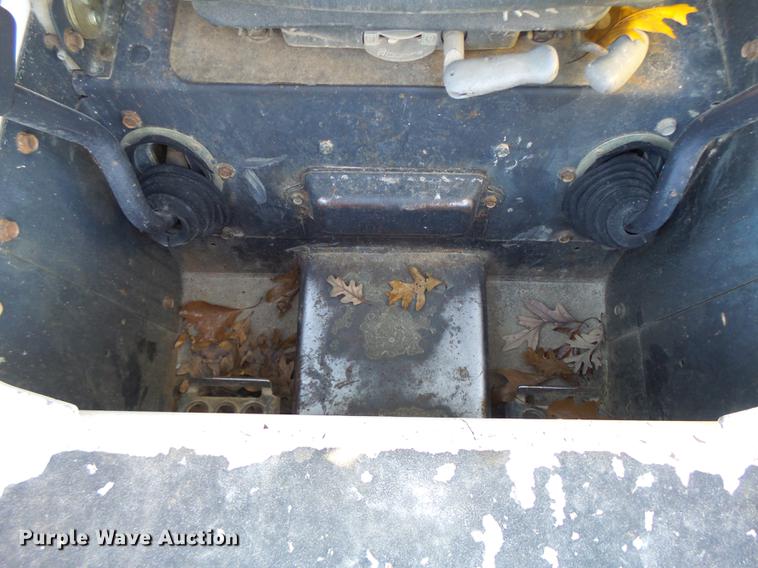 image for item DB5904 2005 Bobcat T300 skid steer