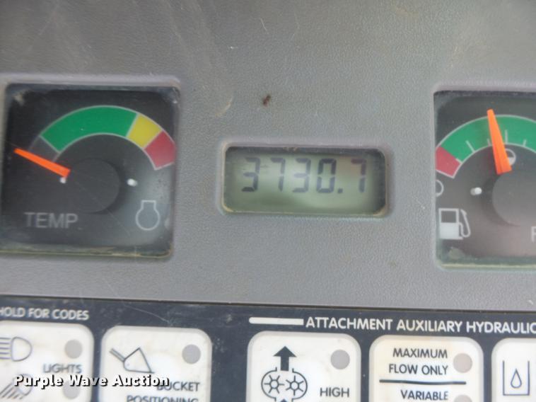 image for item DB5904 2005 Bobcat T300 skid steer