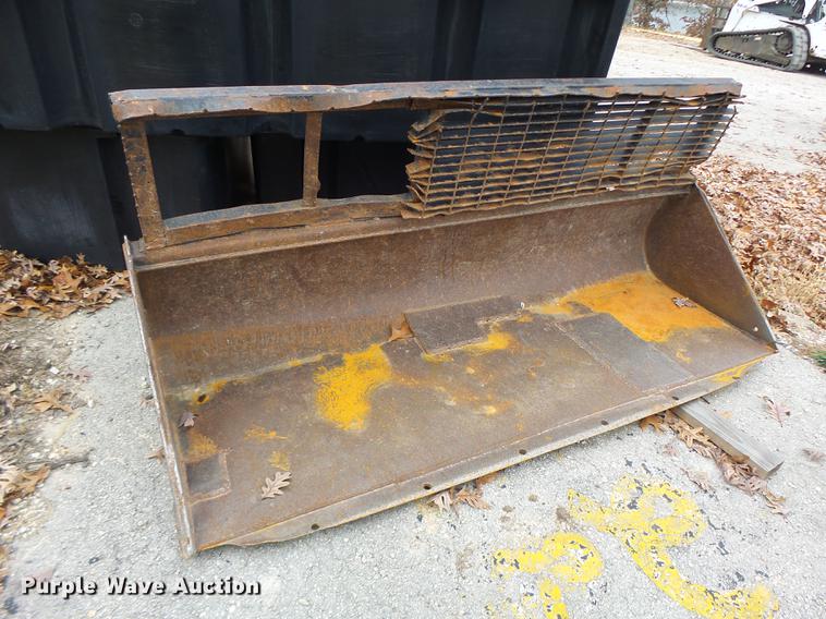 image for item DB5904 2005 Bobcat T300 skid steer