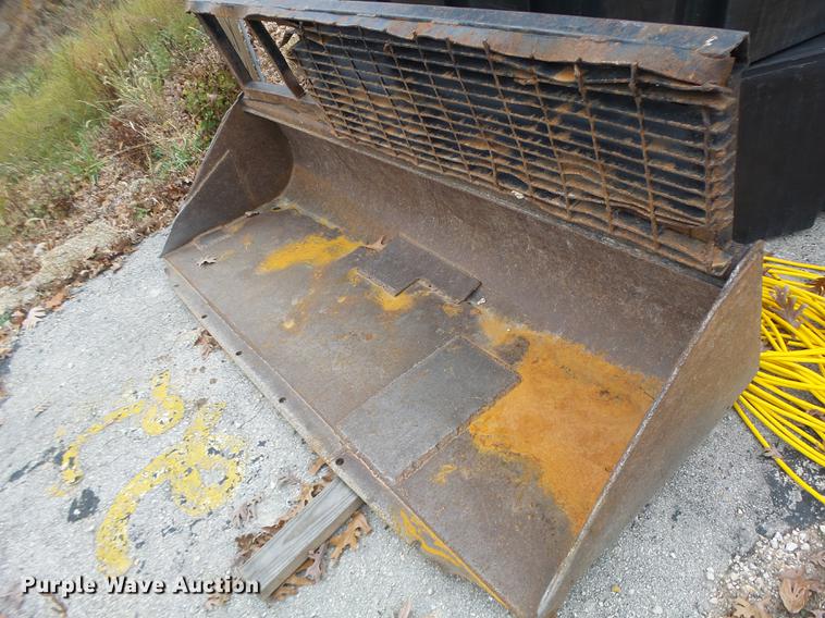 image for item DB5904 2005 Bobcat T300 skid steer