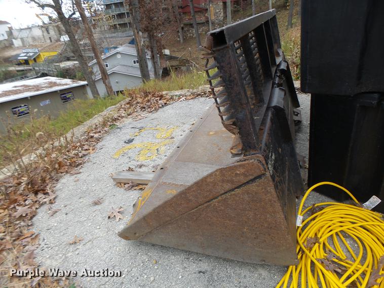 image for item DB5904 2005 Bobcat T300 skid steer