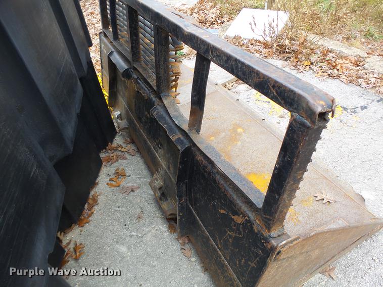 image for item DB5904 2005 Bobcat T300 skid steer