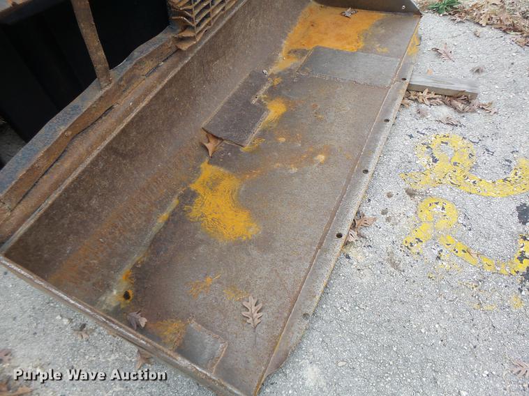 image for item DB5904 2005 Bobcat T300 skid steer