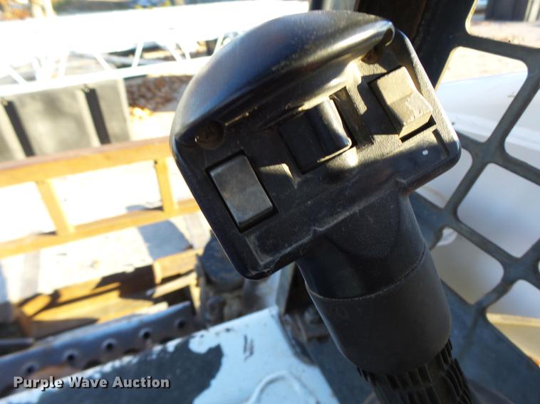 image for item DB5904 2005 Bobcat T300 skid steer