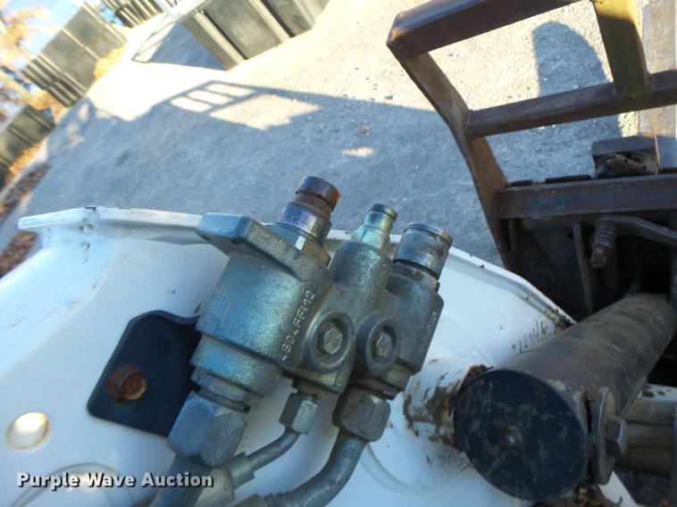 image for item DB5904 2005 Bobcat T300 skid steer