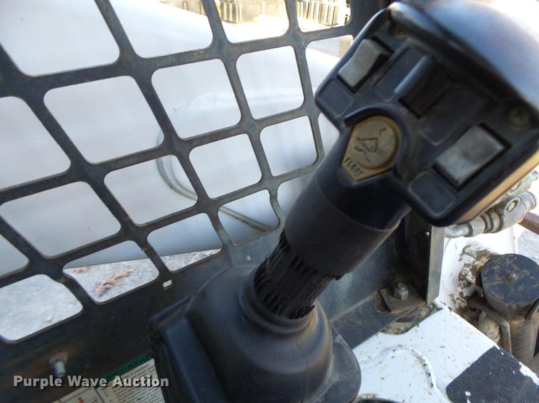 image for item DB5904 2005 Bobcat T300 skid steer