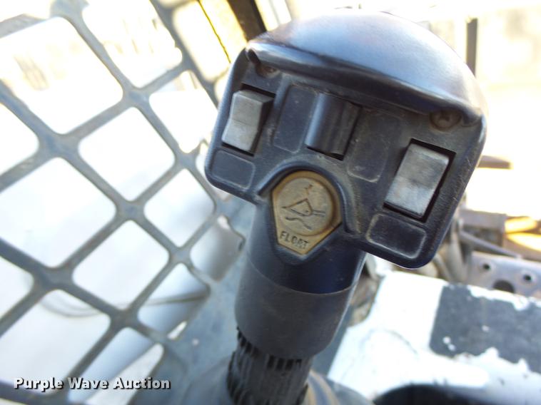 image for item DB5904 2005 Bobcat T300 skid steer