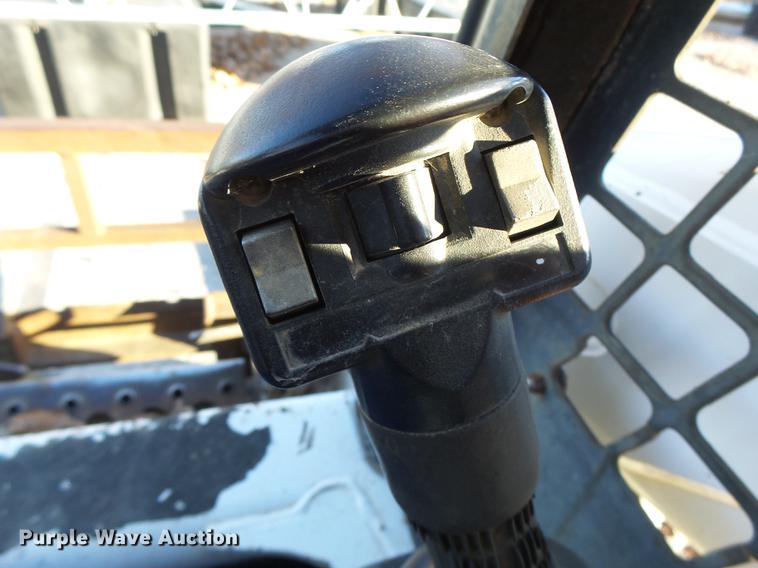 image for item DB5904 2005 Bobcat T300 skid steer