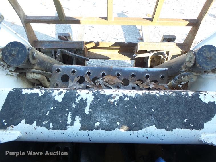 image for item DB5904 2005 Bobcat T300 skid steer