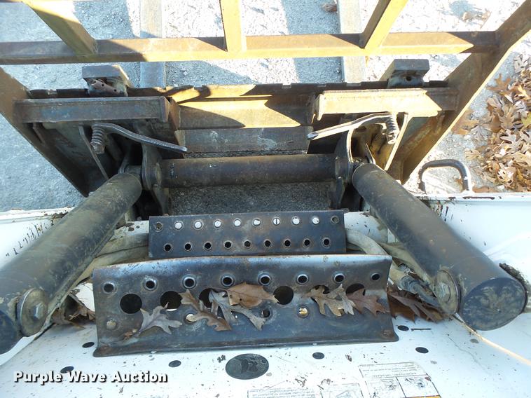 image for item DB5904 2005 Bobcat T300 skid steer