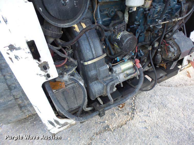 image for item DB5904 2005 Bobcat T300 skid steer