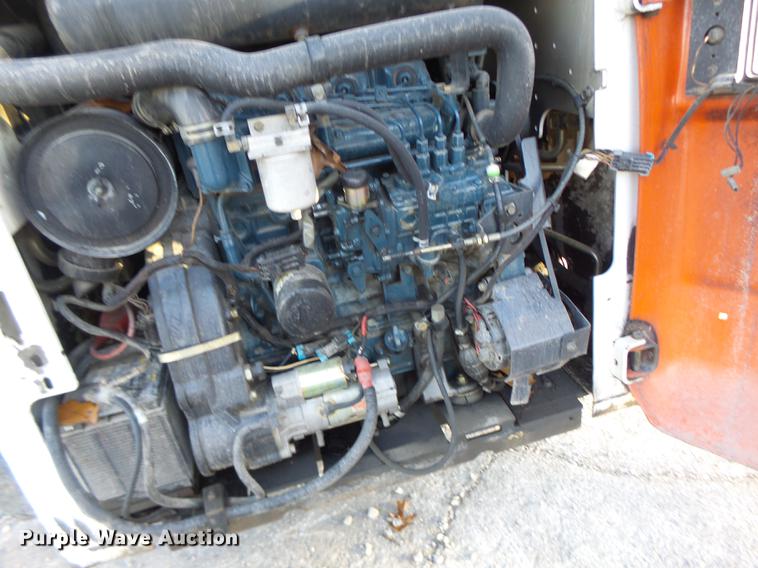 image for item DB5904 2005 Bobcat T300 skid steer