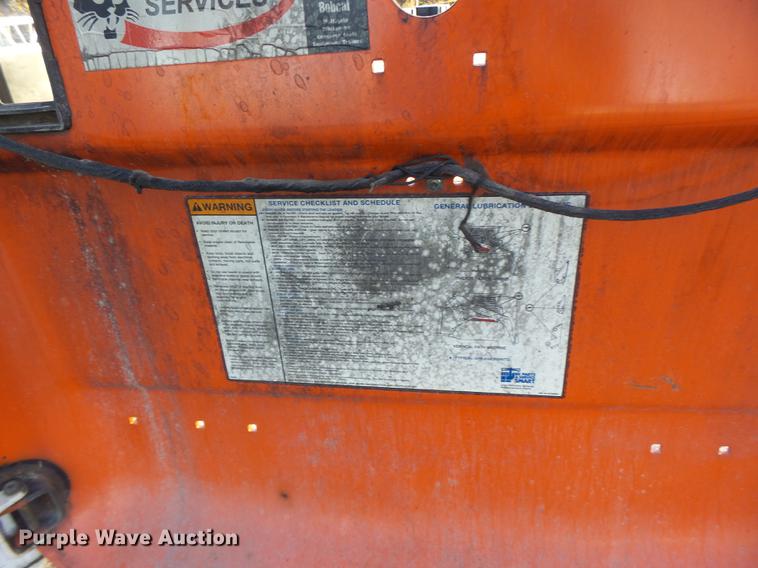 image for item DB5904 2005 Bobcat T300 skid steer