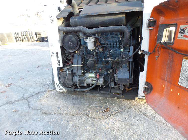 image for item DB5904 2005 Bobcat T300 skid steer