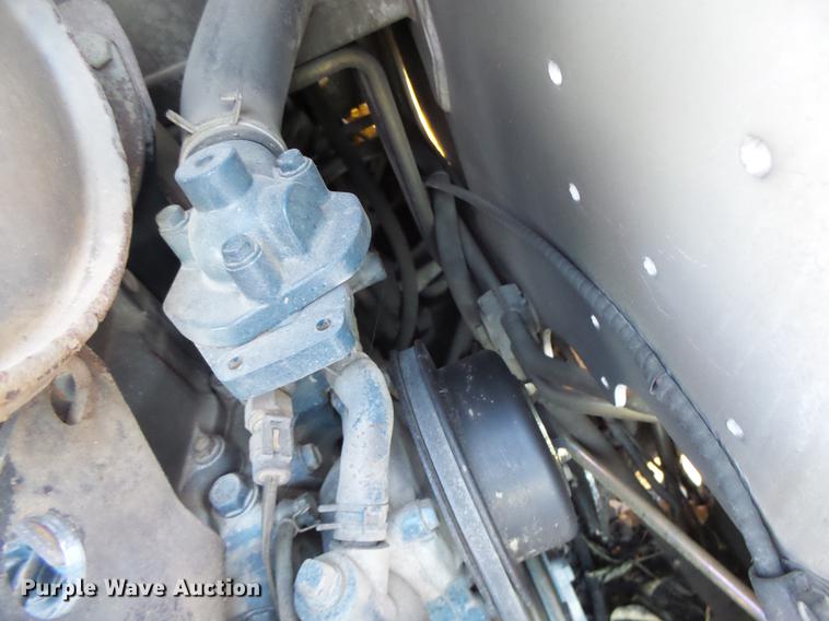 image for item DB5904 2005 Bobcat T300 skid steer