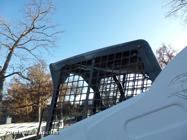 image for item DB5904 2005 Bobcat T300 skid steer