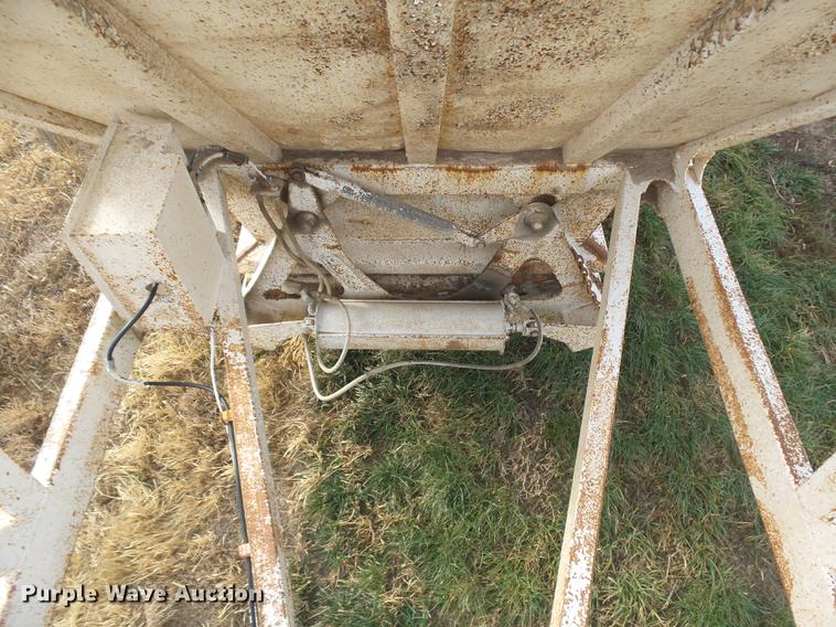 image for item DB6231 1990 Ranch LW20023 bottom dump trailer