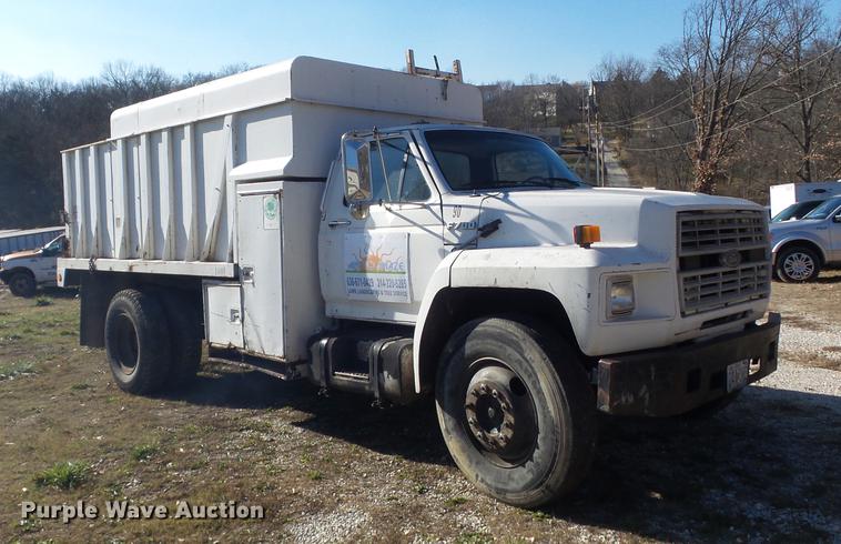 image for item DB6253 1990 Ford F700 chipper truck