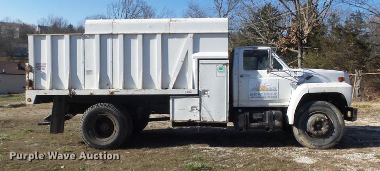 image for item DB6253 1990 Ford F700 chipper truck