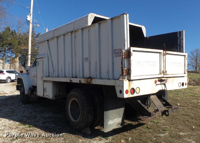 image for item DB6253 1990 Ford F700 chipper truck