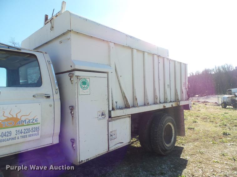 image for item DB6253 1990 Ford F700 chipper truck