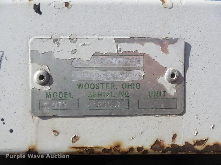 image for item DB6253 1990 Ford F700 chipper truck