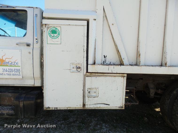 image for item DB6253 1990 Ford F700 chipper truck