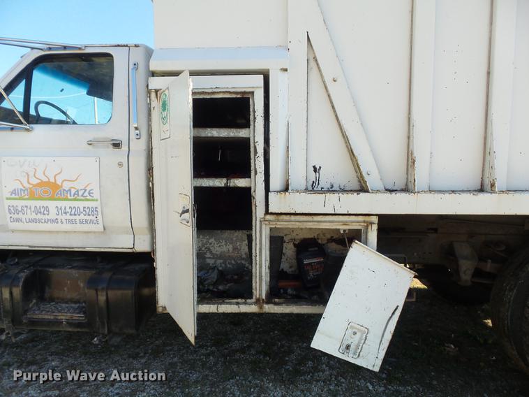 image for item DB6253 1990 Ford F700 chipper truck