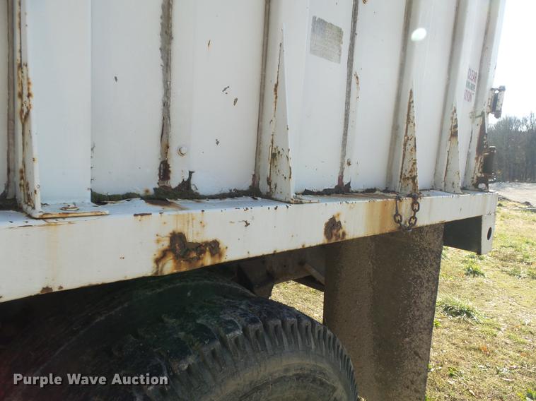 image for item DB6253 1990 Ford F700 chipper truck