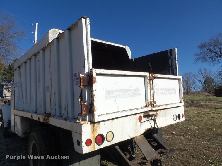 image for item DB6253 1990 Ford F700 chipper truck