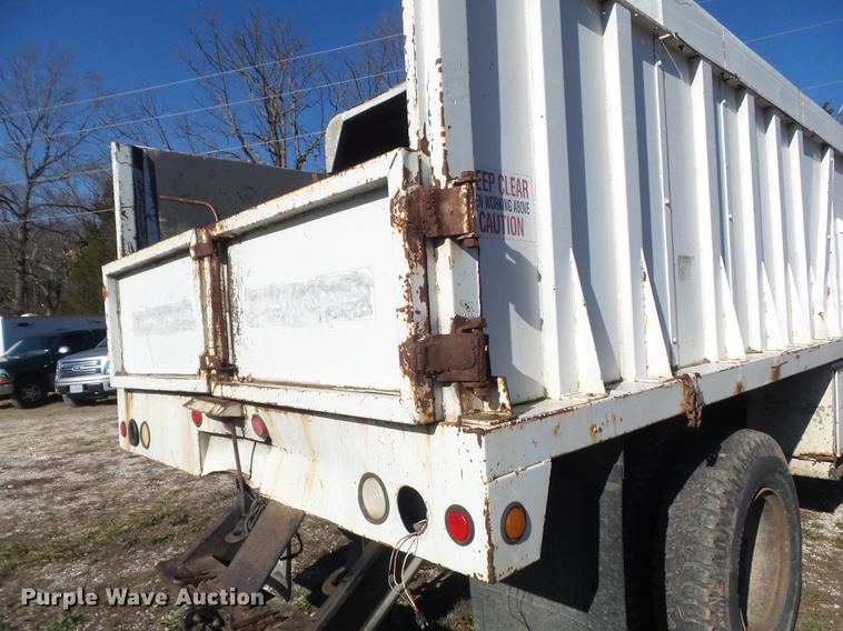 image for item DB6253 1990 Ford F700 chipper truck