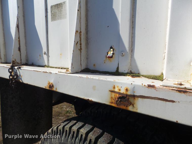 image for item DB6253 1990 Ford F700 chipper truck