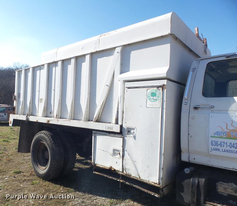 image for item DB6253 1990 Ford F700 chipper truck