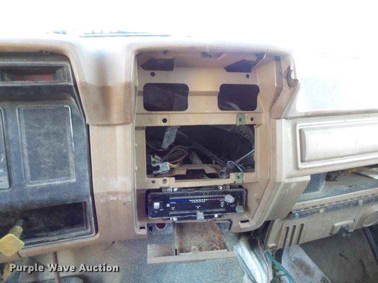 image for item DB6253 1990 Ford F700 chipper truck