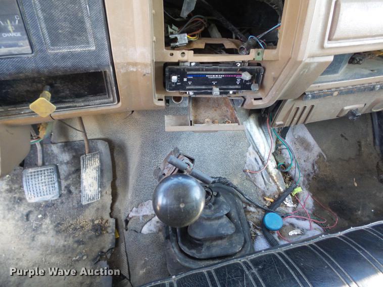 image for item DB6253 1990 Ford F700 chipper truck