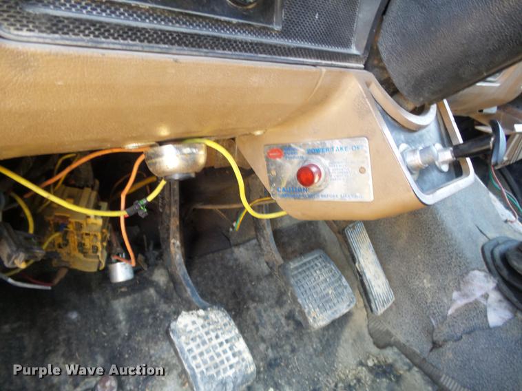 image for item DB6253 1990 Ford F700 chipper truck