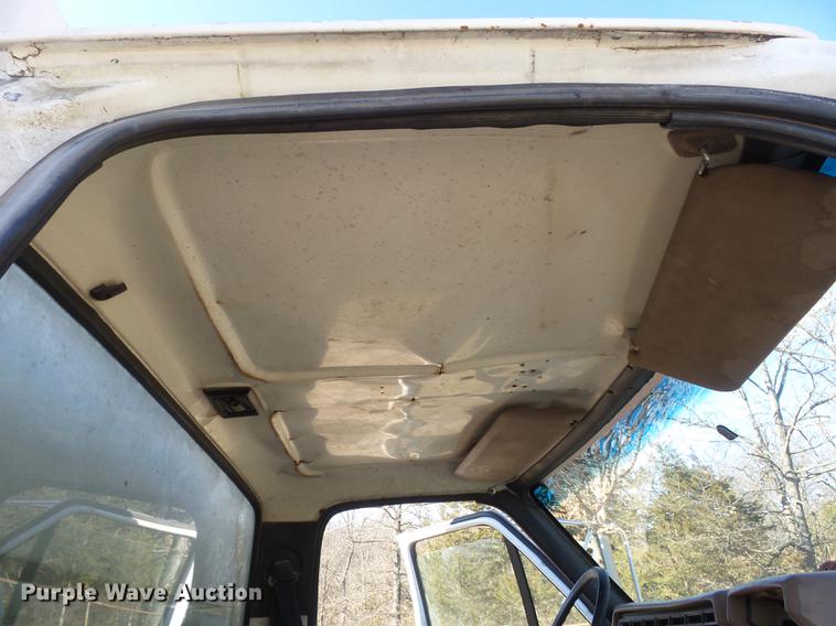 image for item DB6253 1990 Ford F700 chipper truck