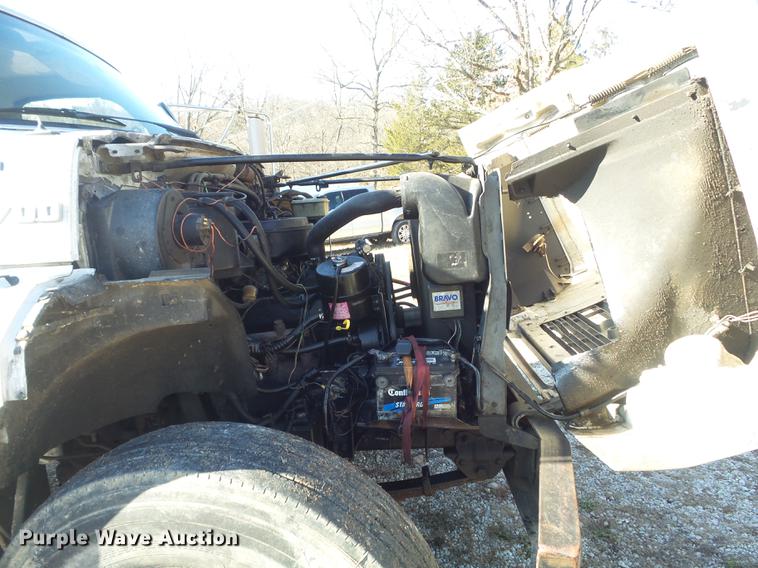 image for item DB6253 1990 Ford F700 chipper truck