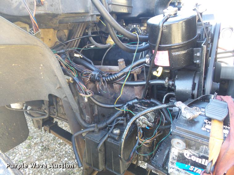 image for item DB6253 1990 Ford F700 chipper truck