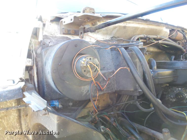 image for item DB6253 1990 Ford F700 chipper truck