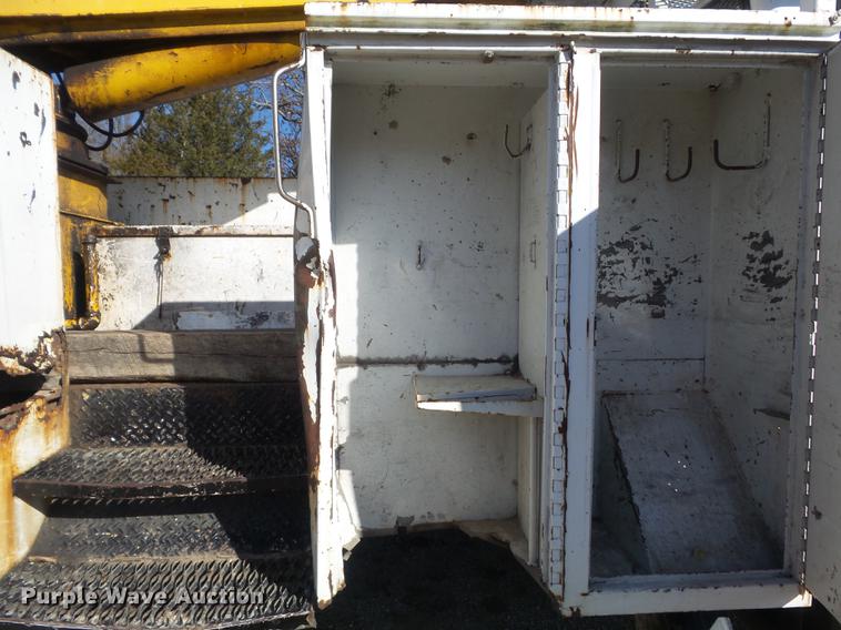 image for item DB6254 1991 GMC TopKick bucket truck