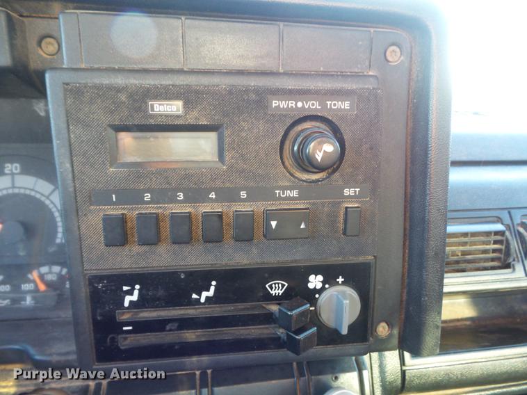 image for item DB6262 1994 GMC TopKick flatbed truck