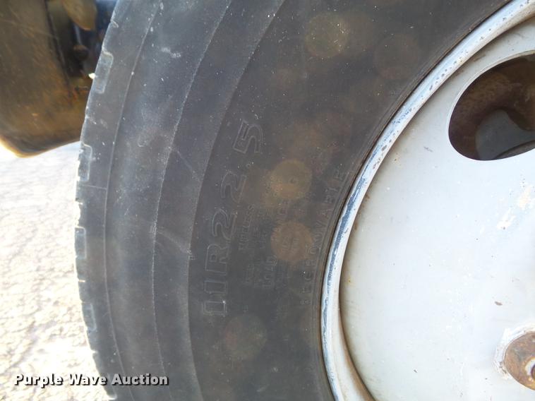 image for item DB6262 1994 GMC TopKick flatbed truck